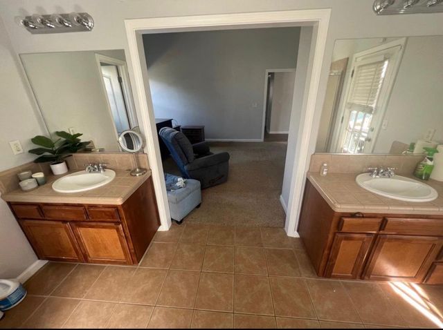 2203 E Goshen Avenue, Fresno, CA 93720