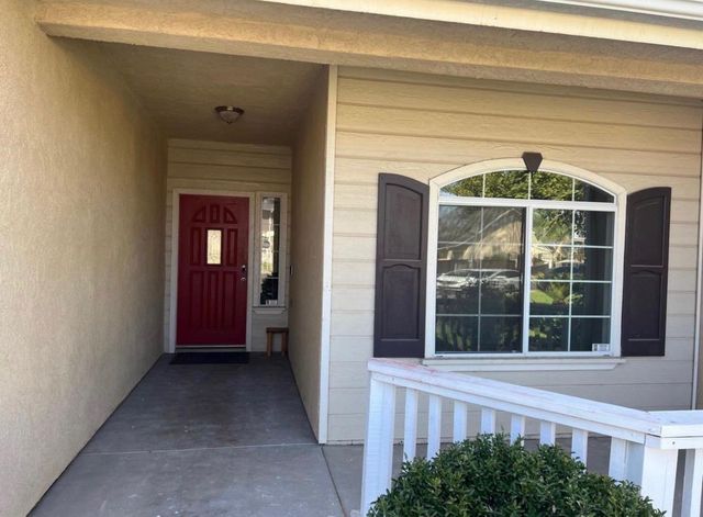2203 E Goshen Avenue, Fresno, CA 93720