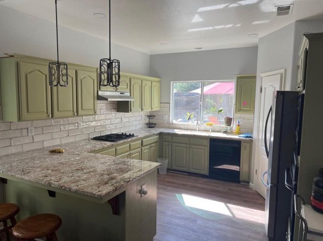 2203 E Goshen Avenue, Fresno, CA 93720