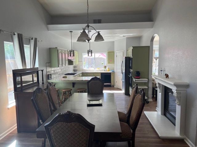 2203 E Goshen Avenue, Fresno, CA 93720