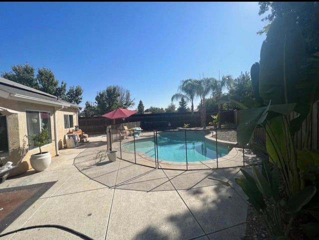 2203 E Goshen Avenue, Fresno, CA 93720