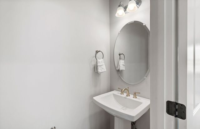 17 Mason Way 74, Woburn, MA 01801