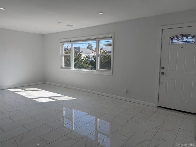 1 Munro Boulevard 1 F, Valley Stream, NY 11581