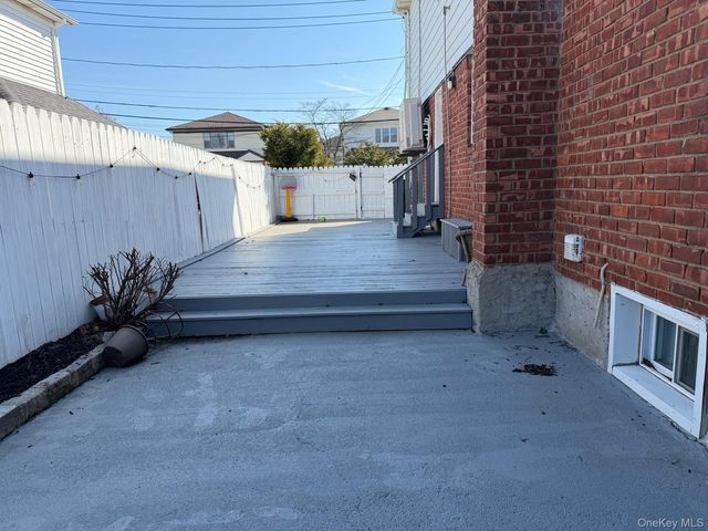 1 Munro Boulevard 1 F, Valley Stream, NY 11581