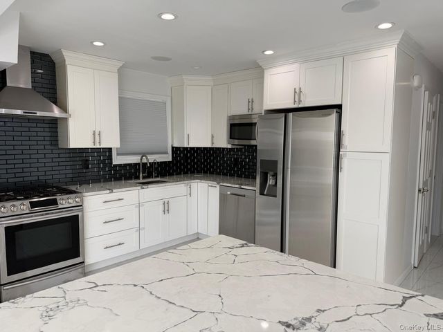 1 Munro Boulevard 1 F, Valley Stream, NY 11581