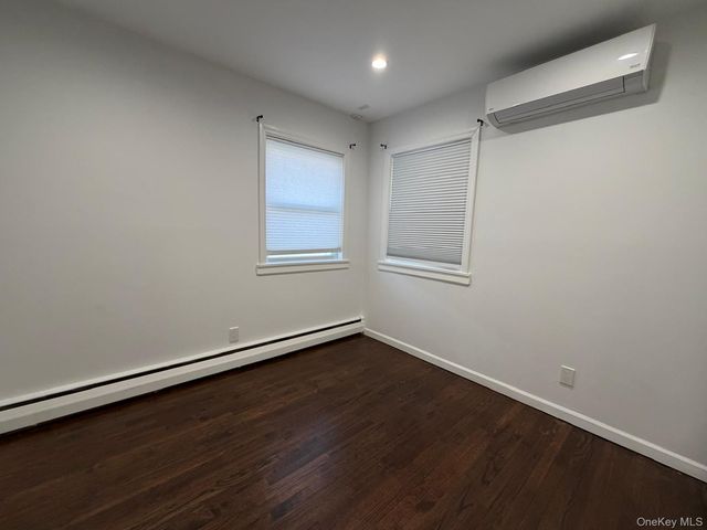 1 Munro Boulevard 1 F, Valley Stream, NY 11581