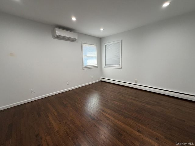 1 Munro Boulevard 1 F, Valley Stream, NY 11581