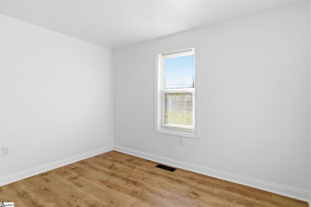 44 Clark Street, Laurens, SC 29360