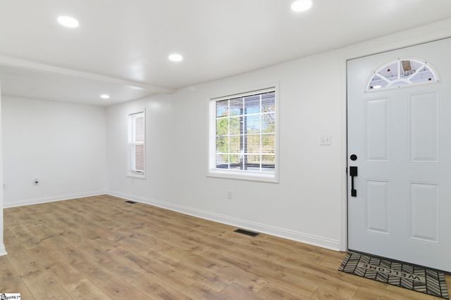 44 Clark Street, Laurens, SC 29360