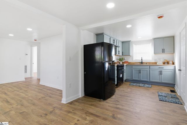 44 Clark Street, Laurens, SC 29360