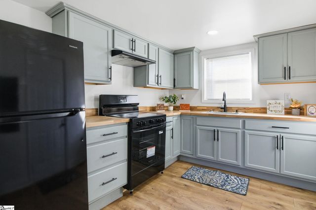 44 Clark Street, Laurens, SC 29360