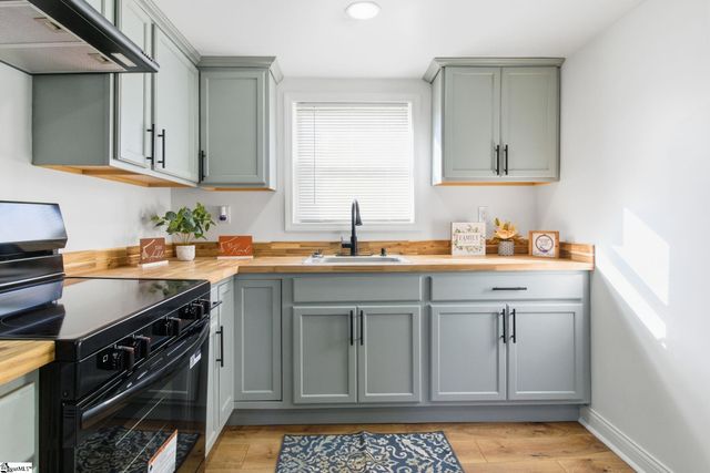 44 Clark Street, Laurens, SC 29360