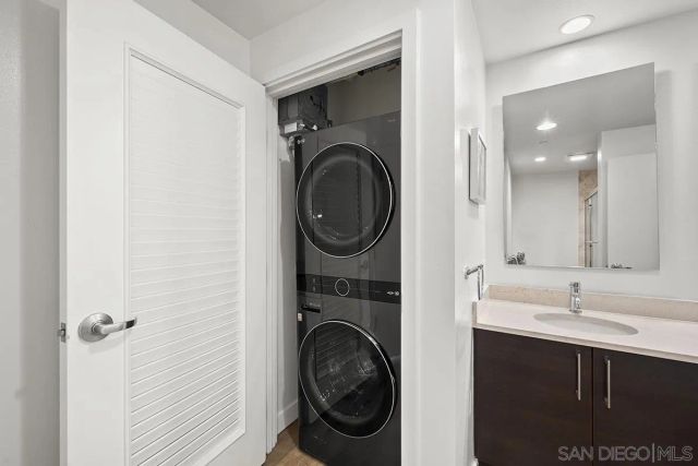800 The Mark Lane 1502, San Diego, CA 92101