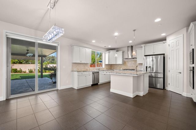 1805 E Bella Rosa Avenue, Fresno, CA 93730