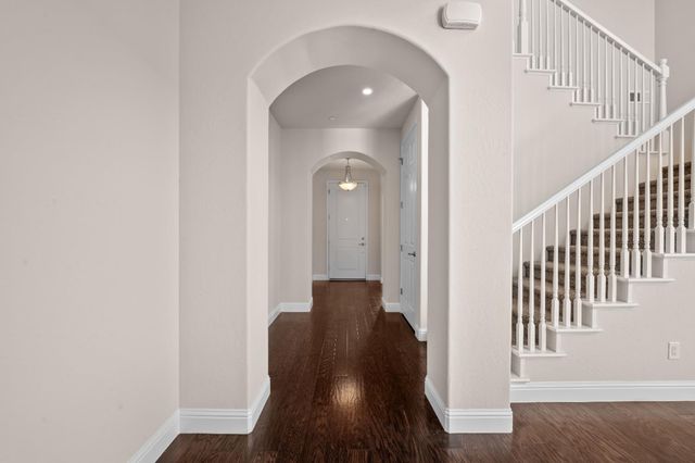 1805 E Bella Rosa Avenue, Fresno, CA 93730