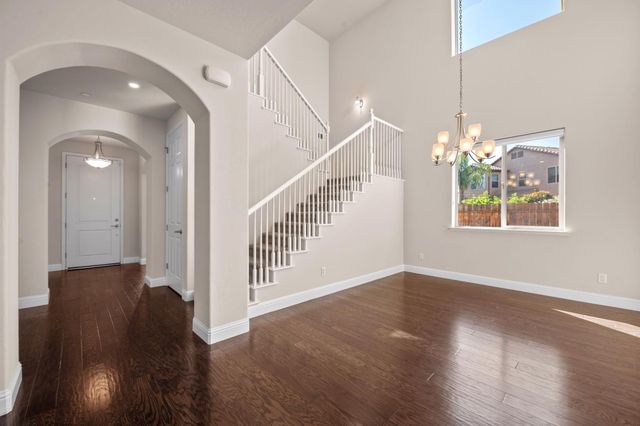 1805 E Bella Rosa Avenue, Fresno, CA 93730