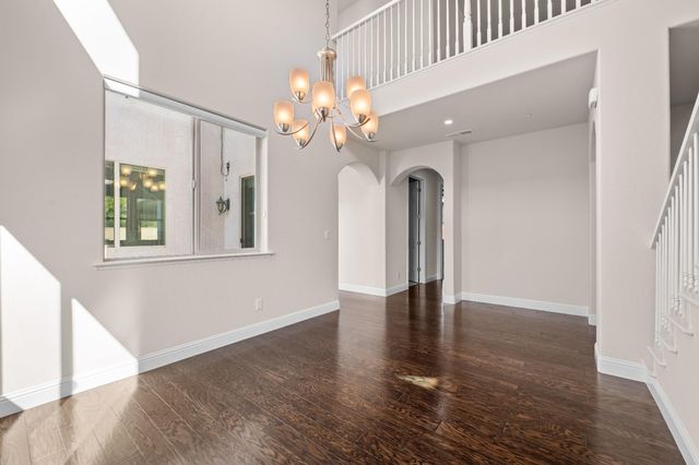 1805 E Bella Rosa Avenue, Fresno, CA 93730