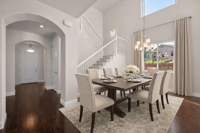 1805 E Bella Rosa Avenue, Fresno, CA 93730