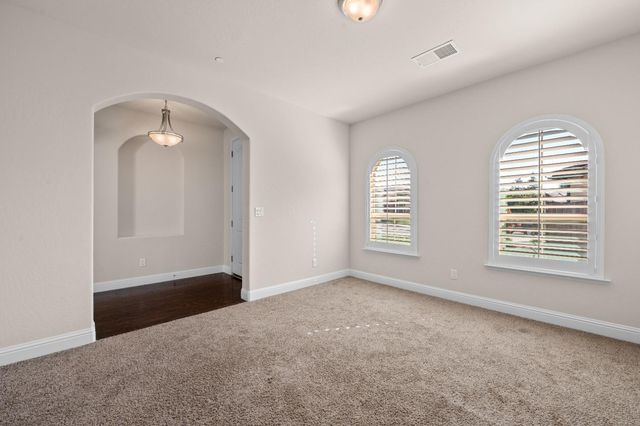 1805 E Bella Rosa Avenue, Fresno, CA 93730