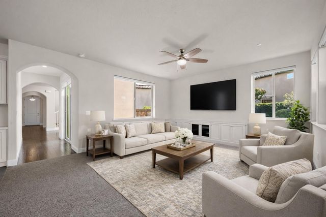 1805 E Bella Rosa Avenue, Fresno, CA 93730