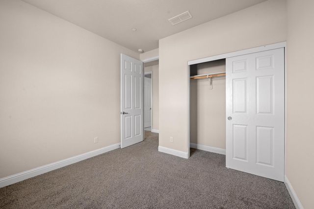 1805 E Bella Rosa Avenue, Fresno, CA 93730