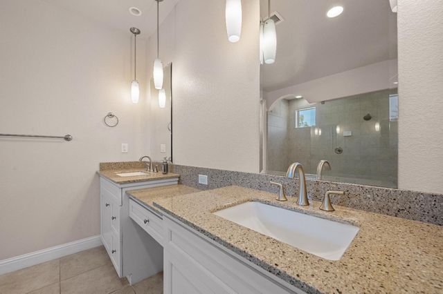 1805 E Bella Rosa Avenue, Fresno, CA 93730