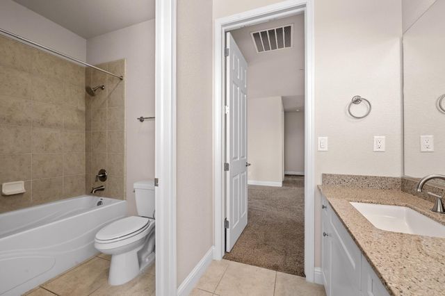 1805 E Bella Rosa Avenue, Fresno, CA 93730