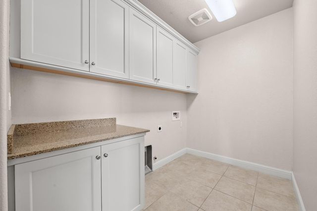 1805 E Bella Rosa Avenue, Fresno, CA 93730