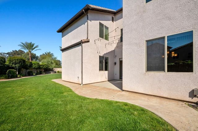 1805 E Bella Rosa Avenue, Fresno, CA 93730