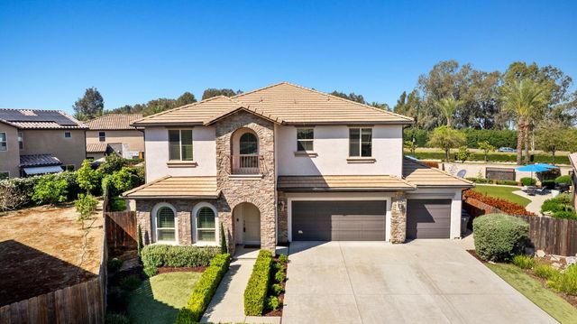 1805 E Bella Rosa Avenue, Fresno, CA 93730