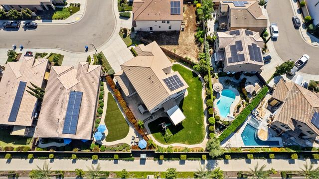 1805 E Bella Rosa Avenue, Fresno, CA 93730