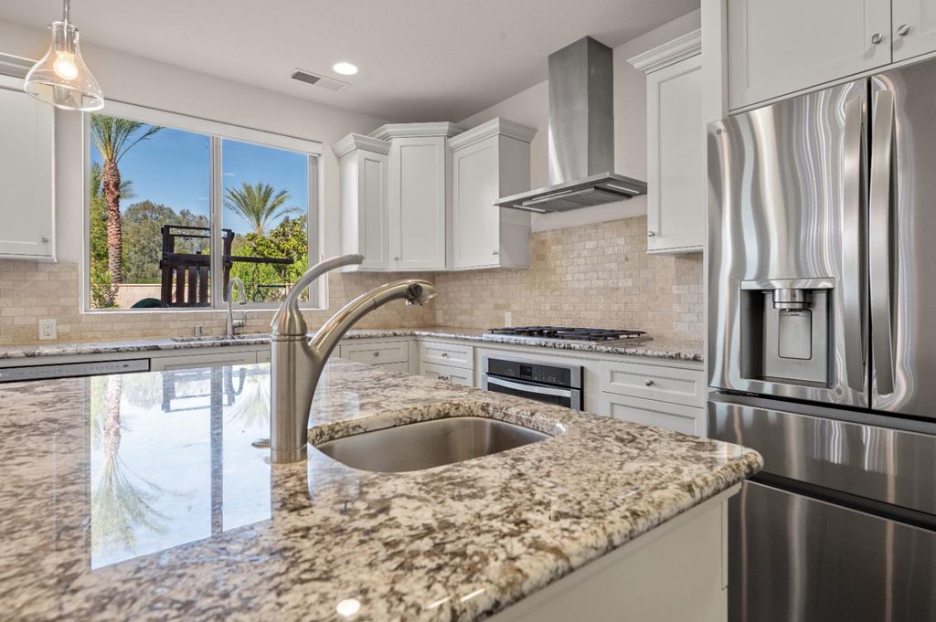 Image 10 of property listing at 1805 E Bella Rosa Avenue, Fresno, CA 93730