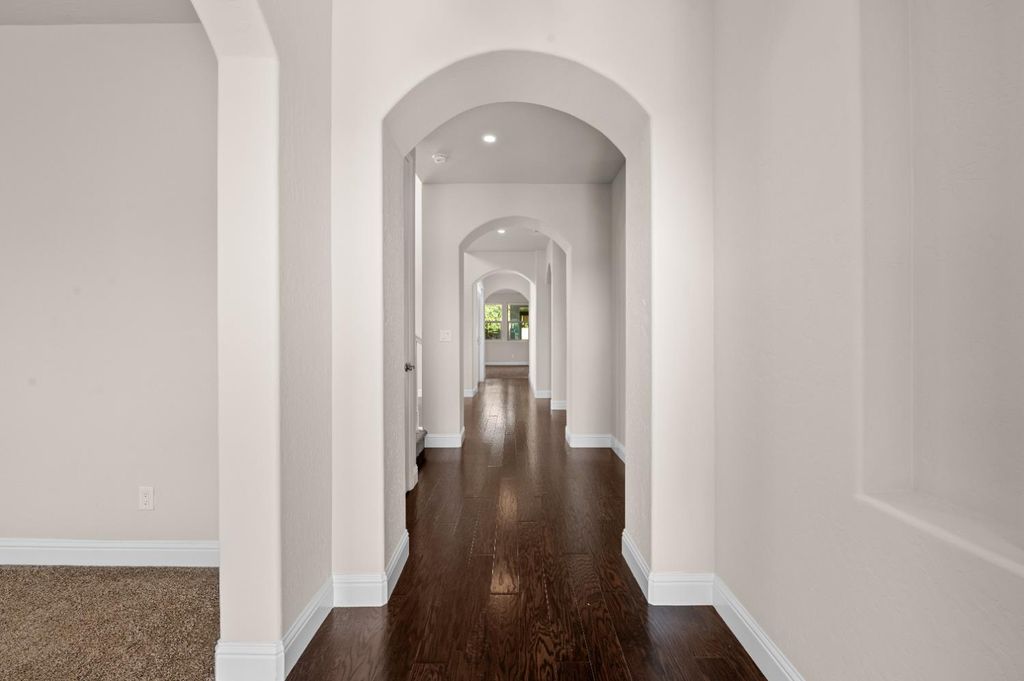 Image 13 of property listing at 1805 E Bella Rosa Avenue, Fresno, CA 93730