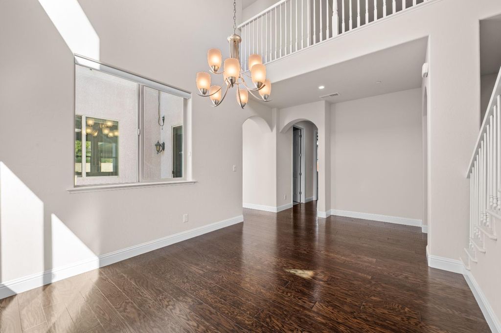 Image 16 of property listing at 1805 E Bella Rosa Avenue, Fresno, CA 93730