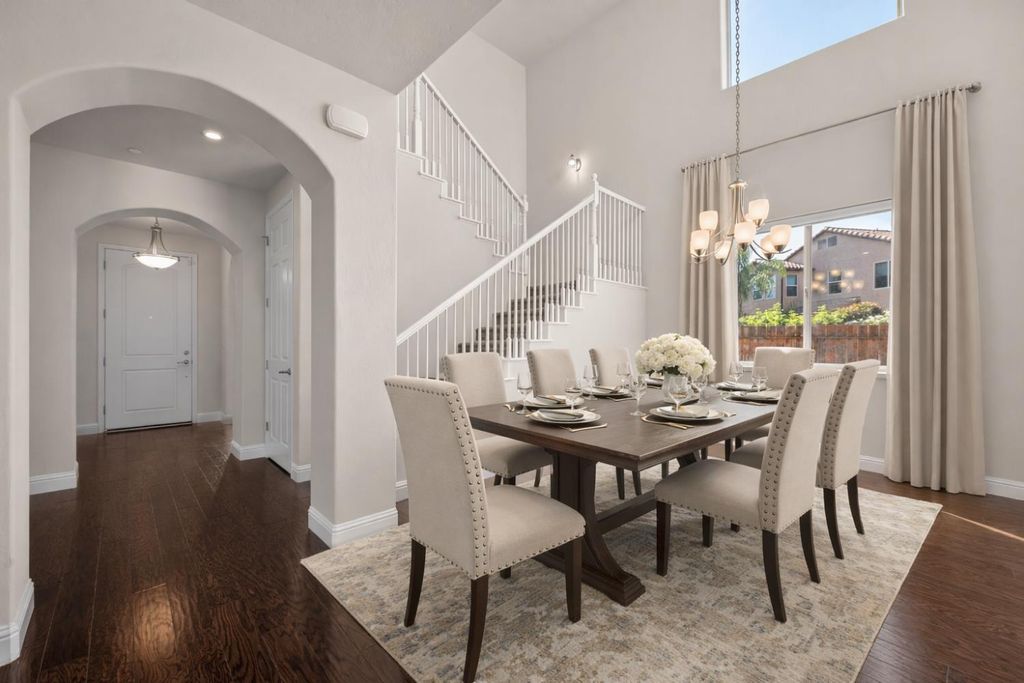 Image 17 of property listing at 1805 E Bella Rosa Avenue, Fresno, CA 93730