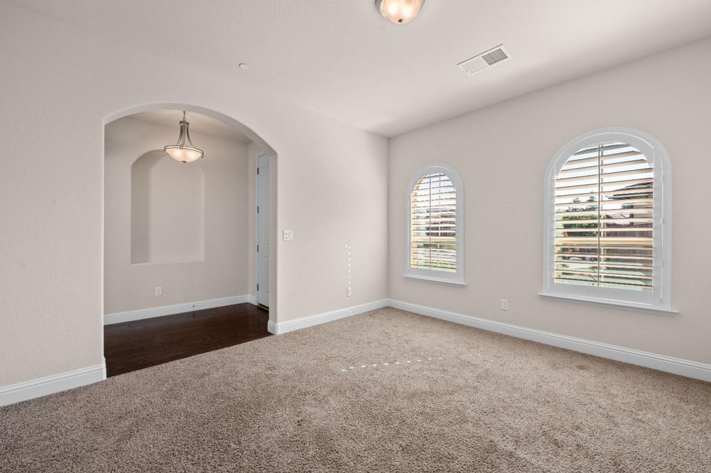 Image 18 of property listing at 1805 E Bella Rosa Avenue, Fresno, CA 93730