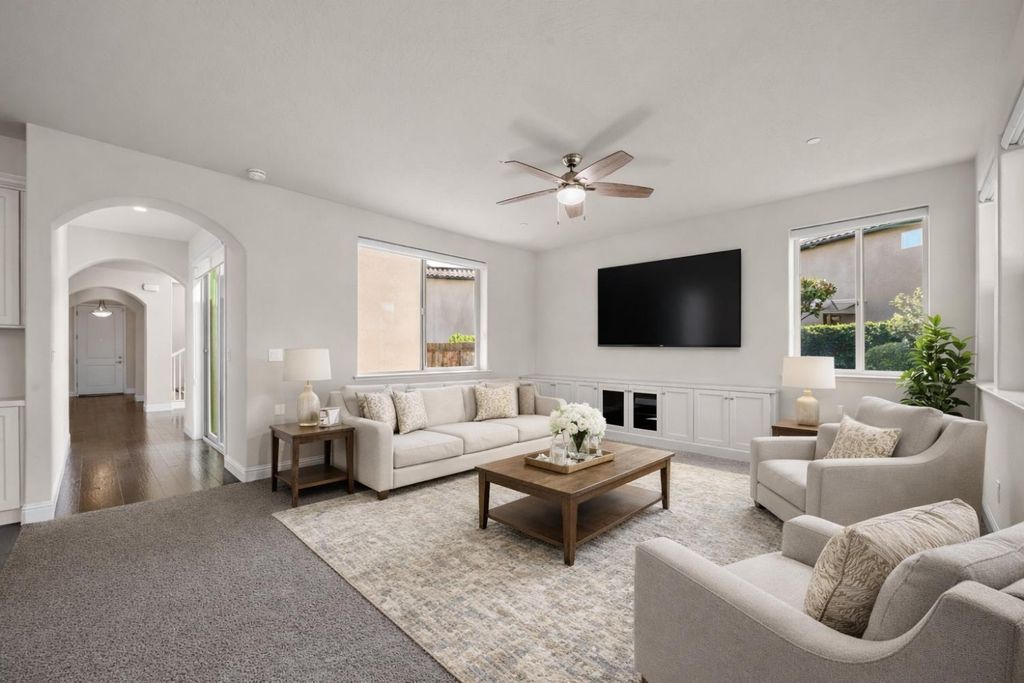 Image 19 of property listing at 1805 E Bella Rosa Avenue, Fresno, CA 93730