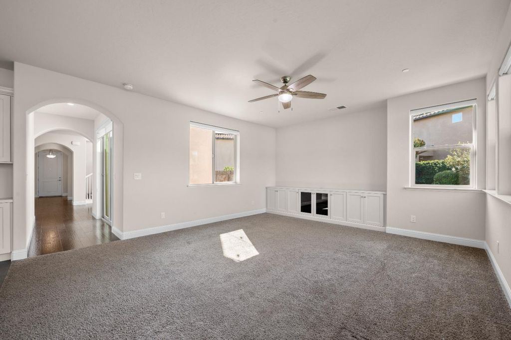 Image 20 of property listing at 1805 E Bella Rosa Avenue, Fresno, CA 93730