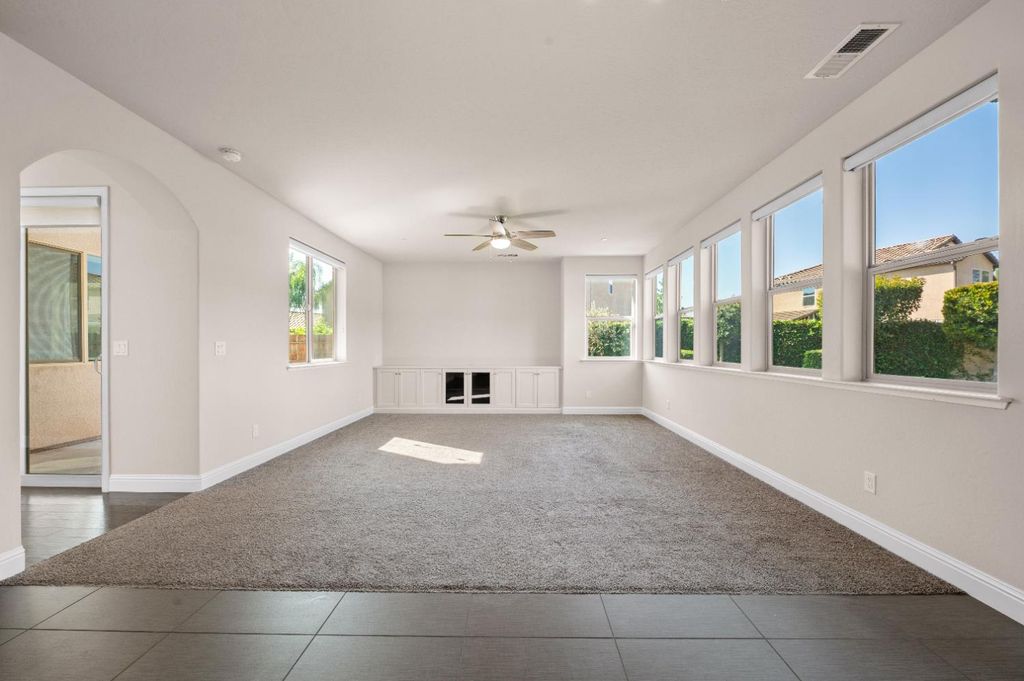 Image 22 of property listing at 1805 E Bella Rosa Avenue, Fresno, CA 93730