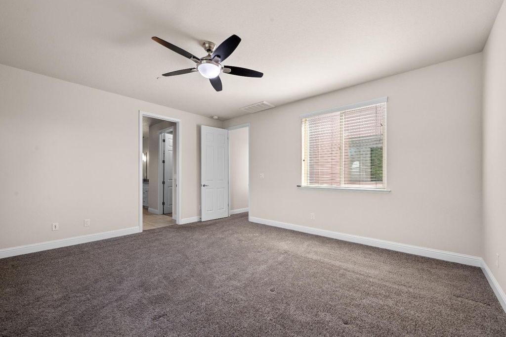 Image 23 of property listing at 1805 E Bella Rosa Avenue, Fresno, CA 93730