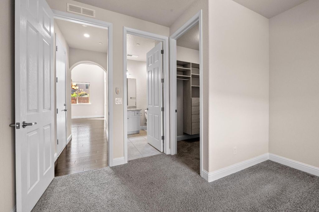 Image 24 of property listing at 1805 E Bella Rosa Avenue, Fresno, CA 93730