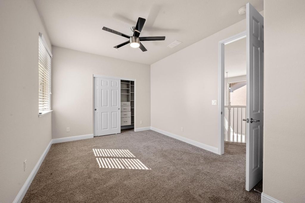 Image 26 of property listing at 1805 E Bella Rosa Avenue, Fresno, CA 93730