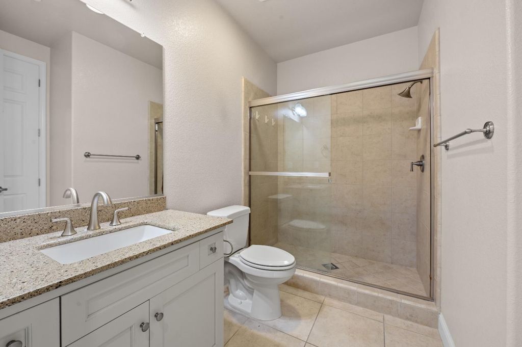 Image 32 of property listing at 1805 E Bella Rosa Avenue, Fresno, CA 93730