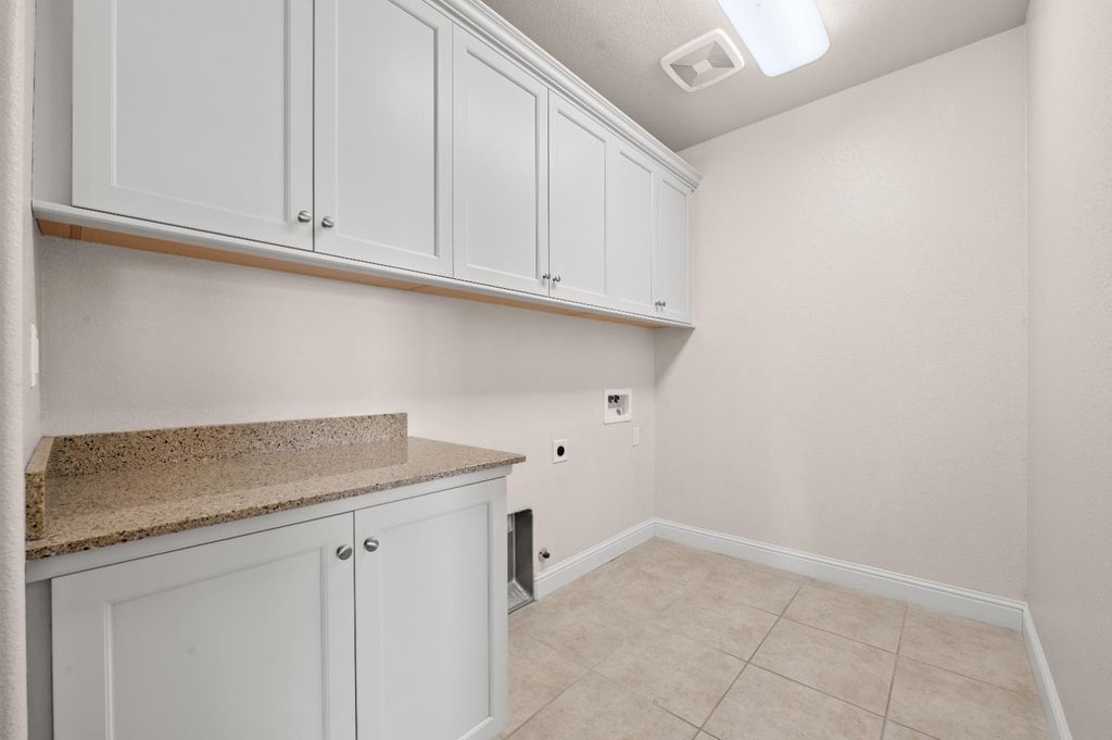 Image 34 of property listing at 1805 E Bella Rosa Avenue, Fresno, CA 93730