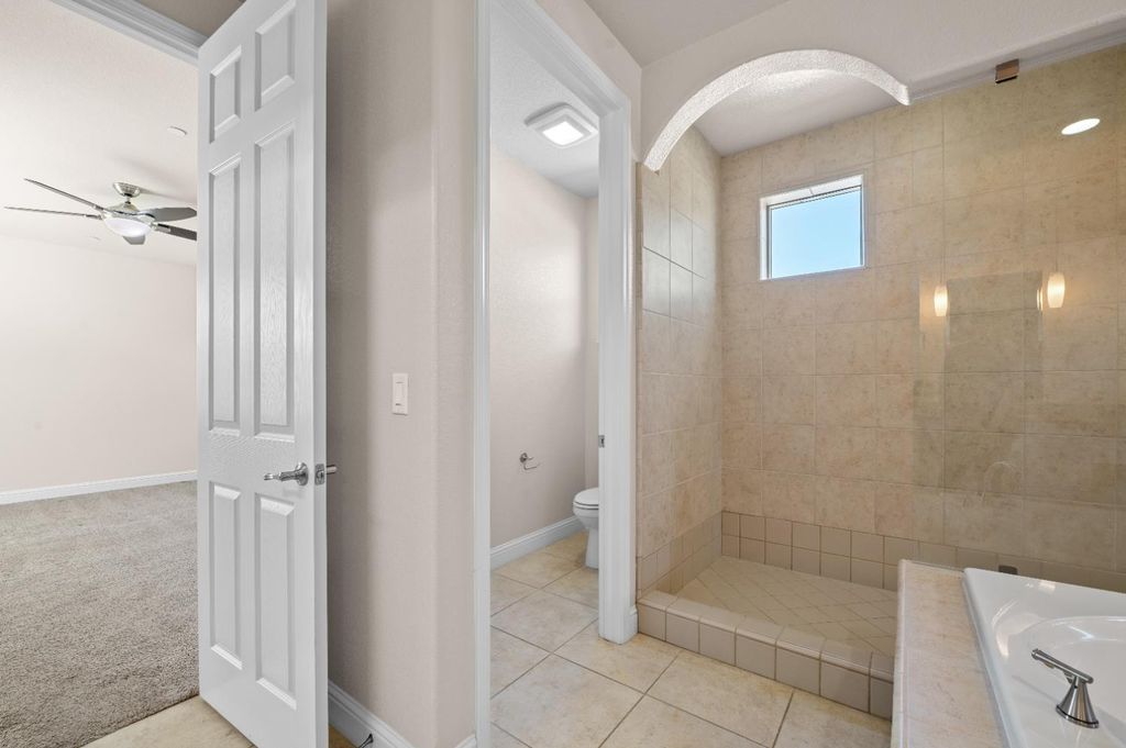 Image 37 of property listing at 1805 E Bella Rosa Avenue, Fresno, CA 93730