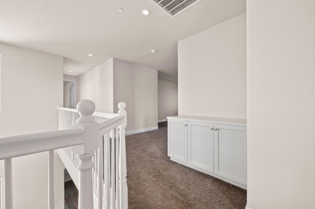 Image 38 of property listing at 1805 E Bella Rosa Avenue, Fresno, CA 93730