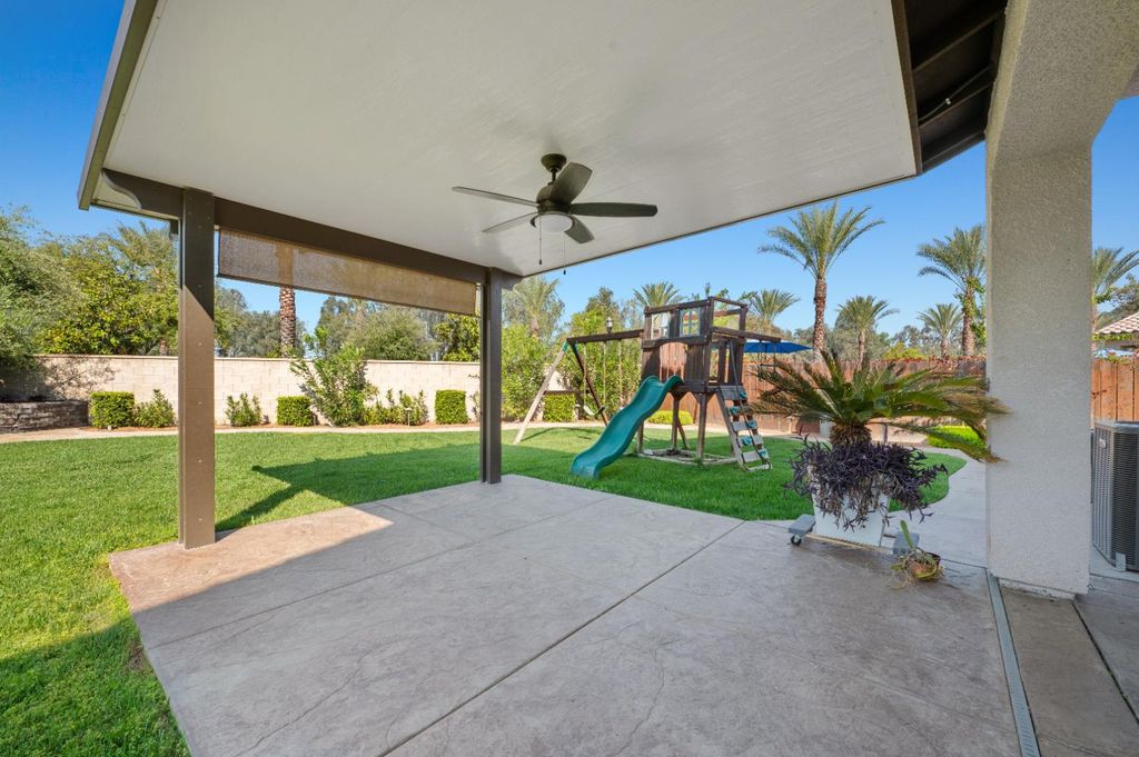 Image 39 of property listing at 1805 E Bella Rosa Avenue, Fresno, CA 93730