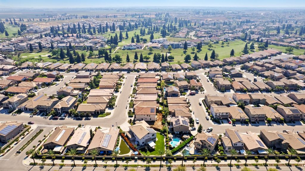 Image 44 of property listing at 1805 E Bella Rosa Avenue, Fresno, CA 93730