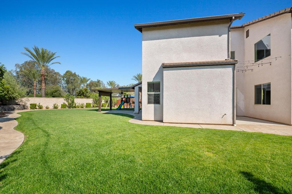 Image 7 of property listing at 1805 E Bella Rosa Avenue, Fresno, CA 93730