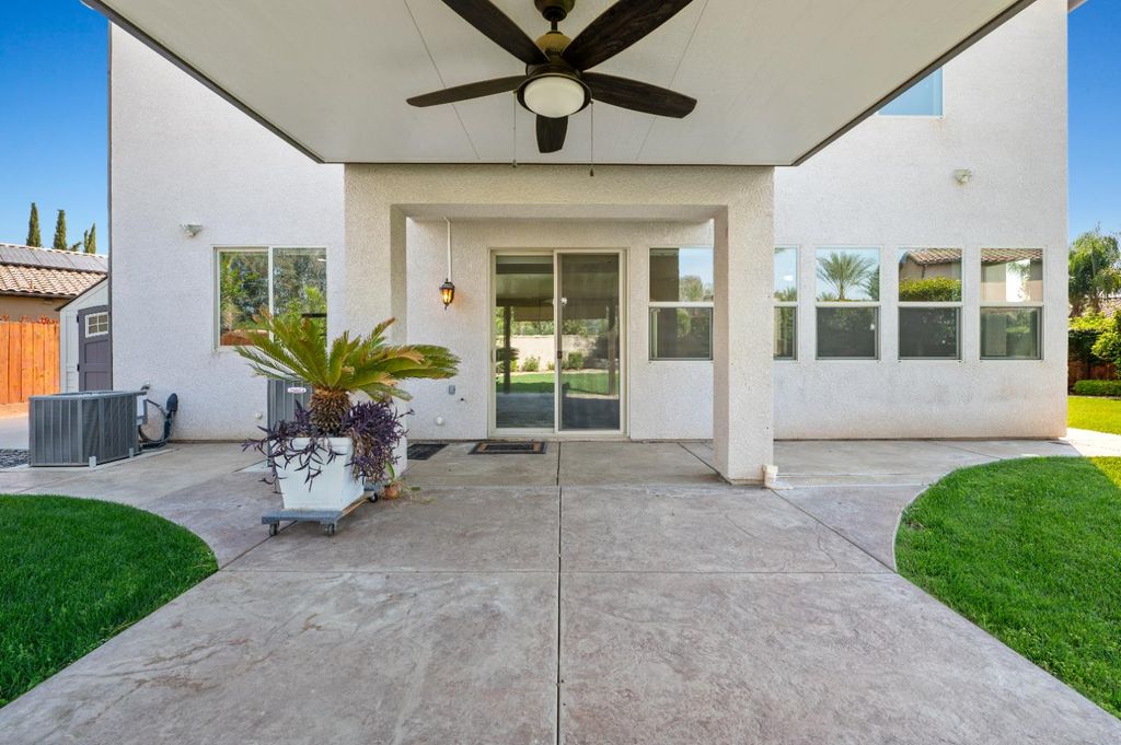 Image 8 of property listing at 1805 E Bella Rosa Avenue, Fresno, CA 93730